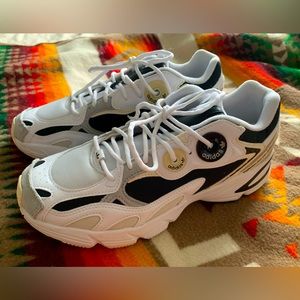 Adidas Astir Sneakers